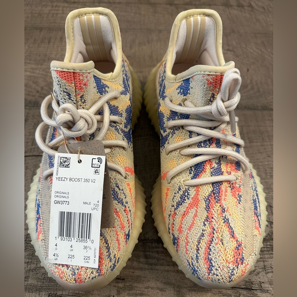 BRAND NEW AUTHENTIC YEEZY BOOST 350 V2 MX OAT Youth Boys size 4.5